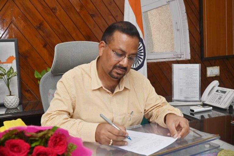 हरिद्वार: दो से अधिक लाइसेंसी हथियार वालों को डीएम की चेतावनी