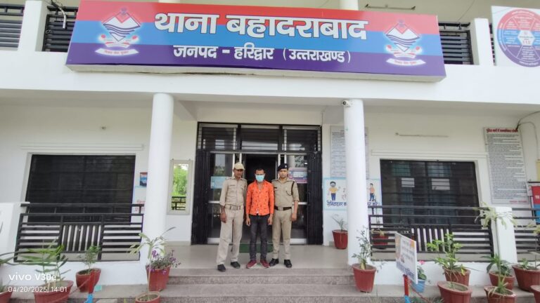बहादराबाद पुलिस ने अवैध चाकू के साथ युवक को किया गिरफ्तार