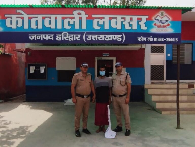 लक्सर: ग्रामीण की हत्या करने वाला आरोपी फावड़े सहित गिरफ्तार