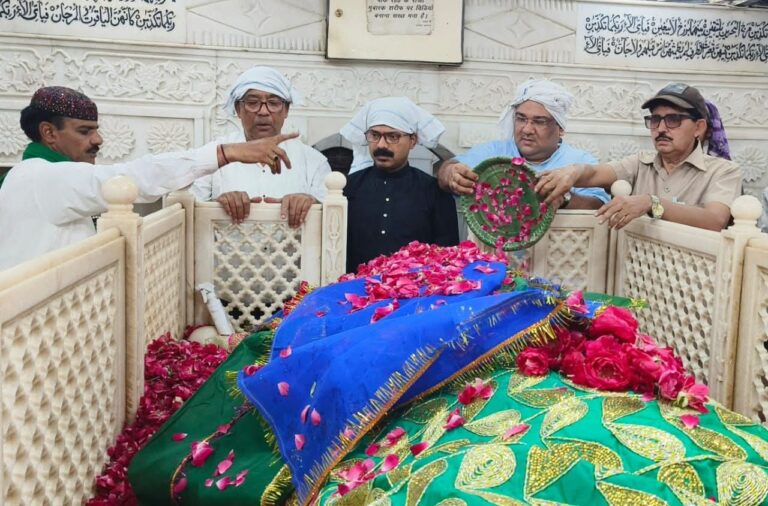 नरेंद्र मोदी अध्ययन केंद्र के चेयरमैन ने दरगाह में दी श्रद्धांजलि, पहलगाम हमले की निंदा
