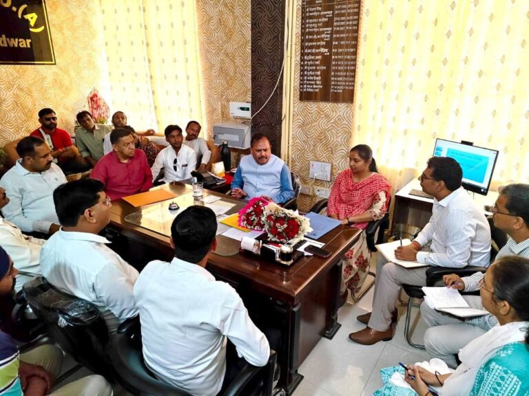 राज्यमंत्री ओमप्रकाश जमदग्नि ने चार धाम यात्रा की  व्यवस्थाओं का जायजा लिया