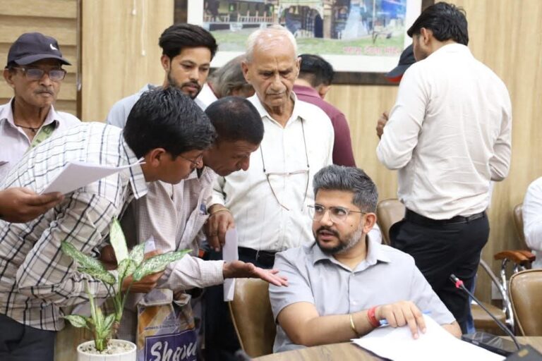 जनता दरबार में त्वरित समाधान से बढ़ा जनता का विश्वास 113 शिकायतों में से अधिकांश का मौके पर निस्तारण
