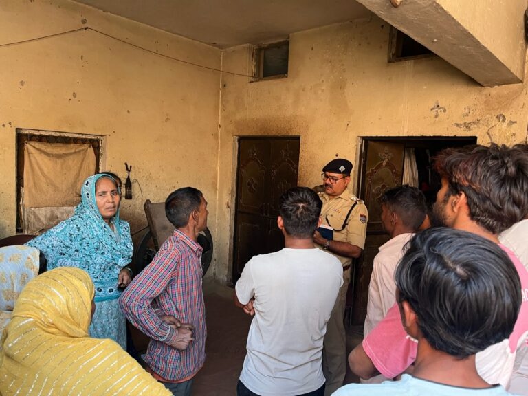 पैसे न मिलने पर बेटे ने खोया आपा, धारदार हथियार से मां पर जानलेवा हमला