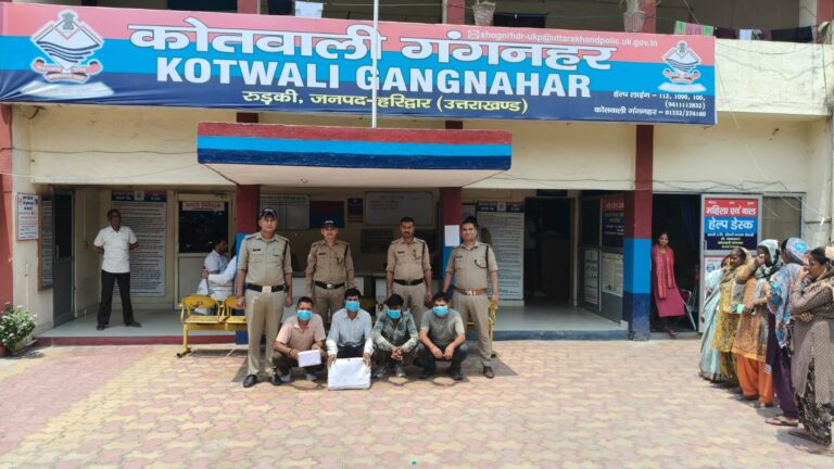 माधोपुर अंडरपास से चार शातिर टप्पेबाज गिरफ्तार, लैपटॉप और सोने की चेन बरामद