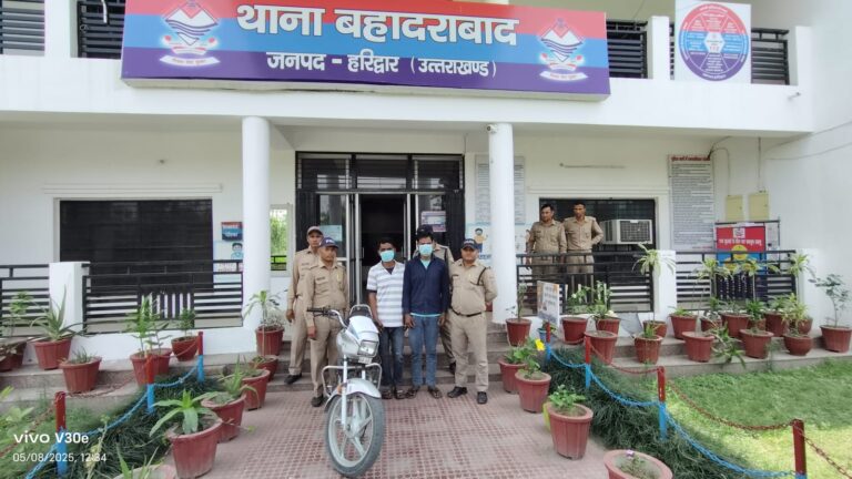 बहादराबाद पुलिस की बड़ी कामयाबी: चेकिंग के दौरान दो बाइक चोर गिरफ्तार, चोरी की बाइक बरामद