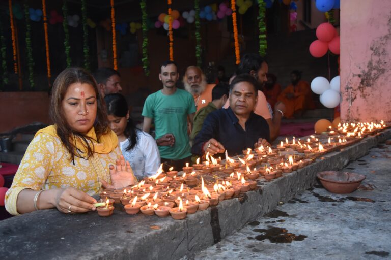 “मंत्री रेखा आर्य ने की मां गंगा से प्रार्थना, ऑपरेशन सिंदूर की सफलता के लिए हरिद्वार में की आरती”