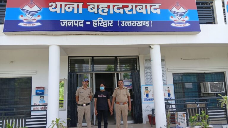 सोशल मीडिया पर धार्मिक भावना भड़काने वाला युवक गिरफ्तार, आपत्तिजनक पोस्ट से मचा हड़कंप