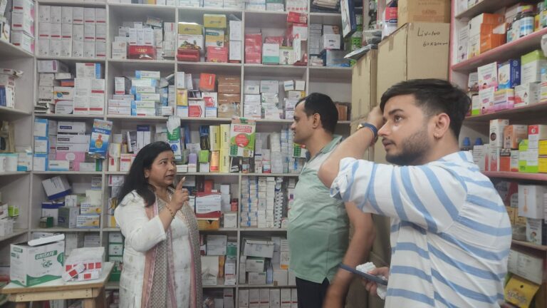 हरिद्वार: मेडिकल स्टोर्स और फार्मा कंपनियों का औचक निरीक्षण, ड्रग इंस्पेक्टरों ने दिए सख्त निर्देश