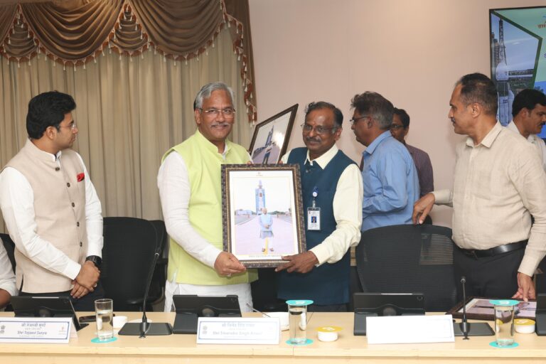 गगनयान की तैयारी से भारत आत्मनिर्भर और अग्रणी अंतरिक्ष राष्ट्र की ओर अग्रसर: त्रिवेंद्र