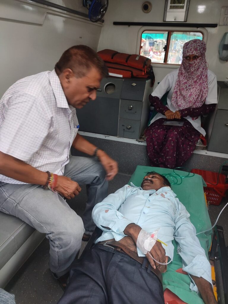“सड़क पर जिंदगी बचाते देवदूत: डॉ. नरेश चौधरी का मानवीय सेवा भाव”