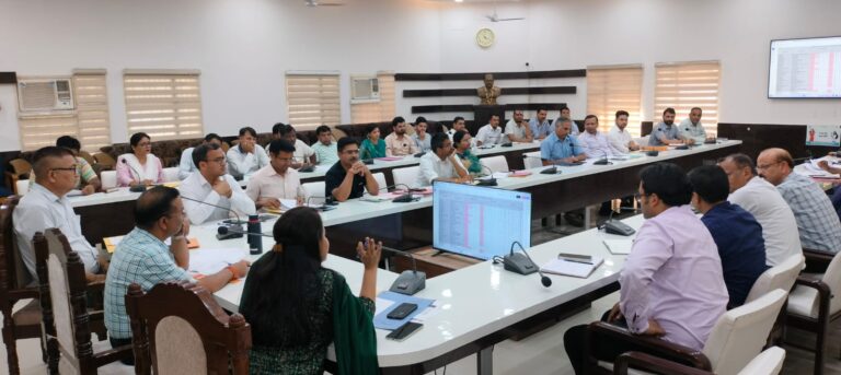 “हरिद्वार में यूसीसी रजिस्ट्रेशन की प्रगति पर सख्त रुख, लंबित मामलों के शीघ्र निस्तारण के निर्देश”