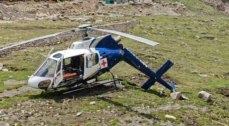 केदारनाथ में बड़ा हादसा टला: मरीज को ले जा रहा एम्स का हेलीकॉप्टर दुर्घटनाग्रस्त, सभी सवार सुरक्षित