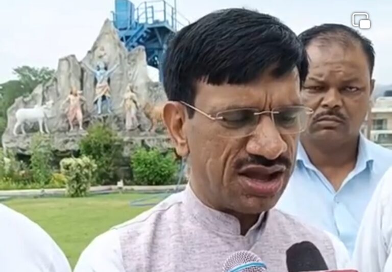 वंदना कटारिया हॉकी स्टेडियम का नाम नहीं बदला गया : मुकेश कुमार