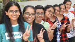 CBSE 12वीं रिजल्ट 2025: लड़कियों ने मारी बाज़ी, 88.39% छात्र हुए पास