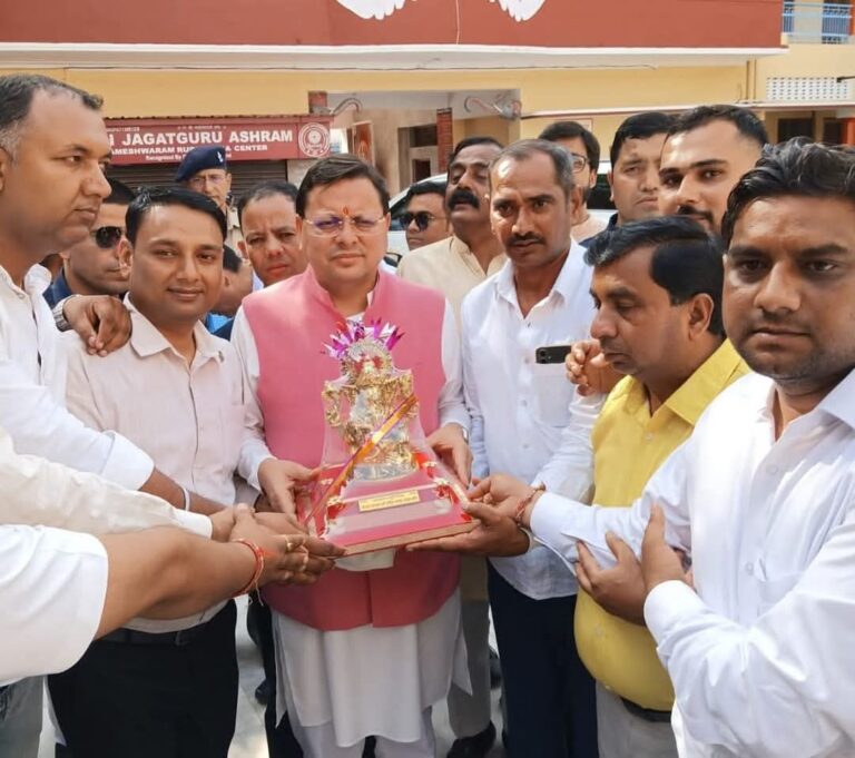 “सुकरासा नदी पर पुल को मिली मंज़ूरी, क्षेत्रवासियों ने सीएम धामी का किया भव्य अभिनंदन”
