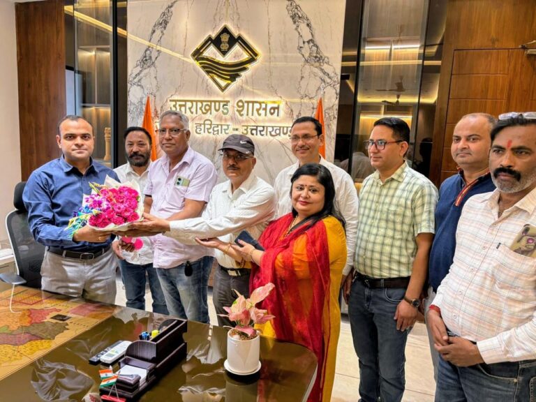 उत्तराखंड पर्वतीय कर्मचारी शिक्षक संगठन के पदाधिकारियों ने जिलाधिकारी मयूर दीक्षित से की शिष्टाचार भेंट