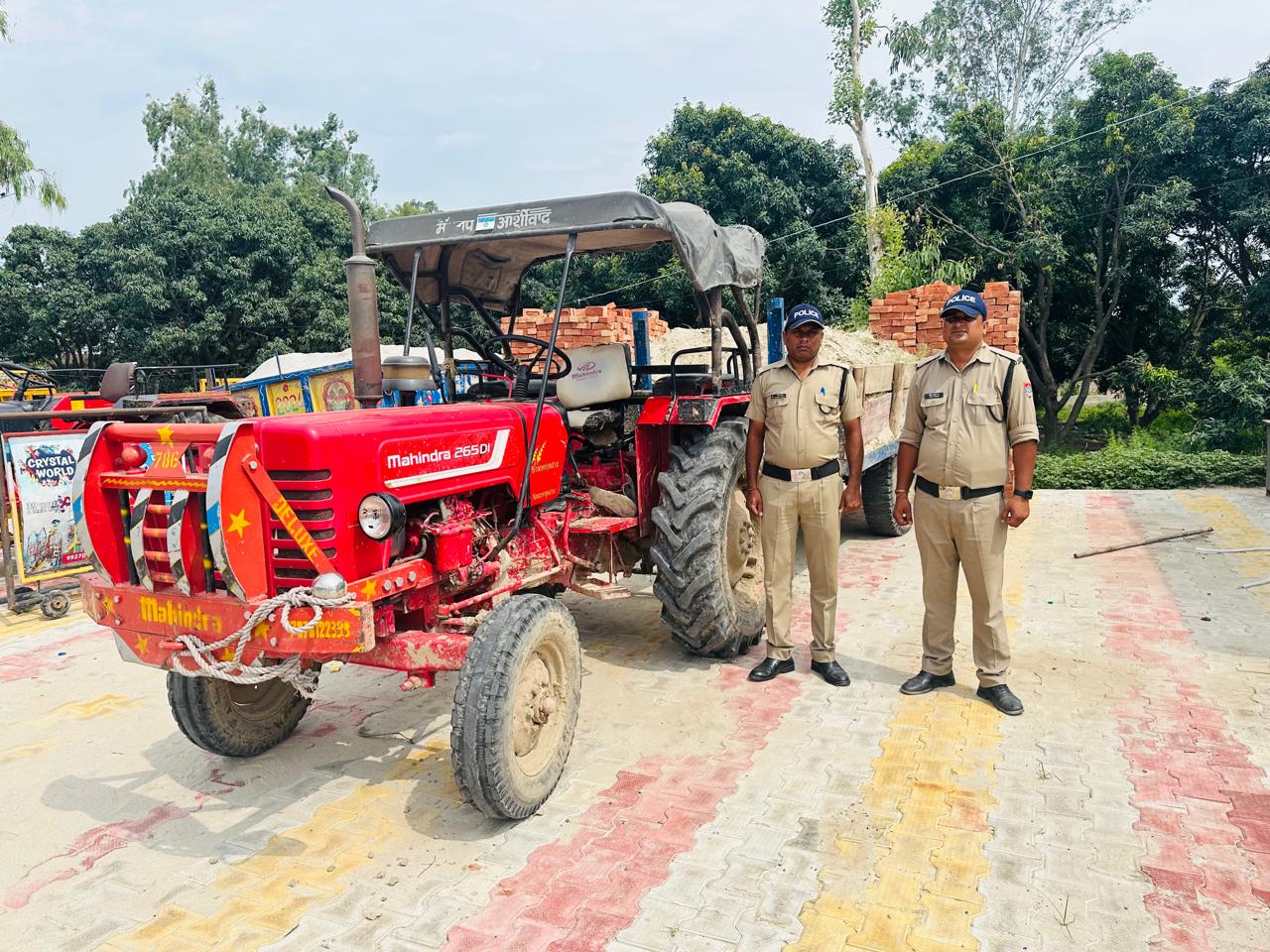 अवैध खनन पर बहादराबाद पुलिस की बड़ी कार्रवाई: रमतऊ नदी से बिना नंबर ट्रैक्टर मय ट्राली सीज, खनन माफियाओं में हड़कंप