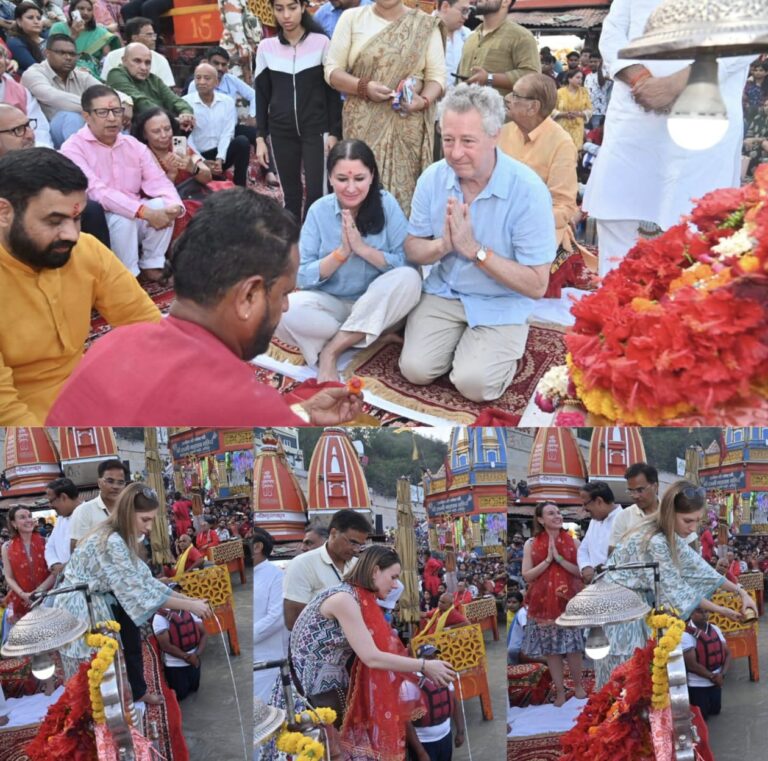 अंतर्राष्ट्रीय योग दिवस पर हरिद्वार में विदेशी राजनयिकों ने की माँ गंगा आरती, भारतीय संस्कृति और आध्यात्मिक परंपराओं से हुए अभिभूत