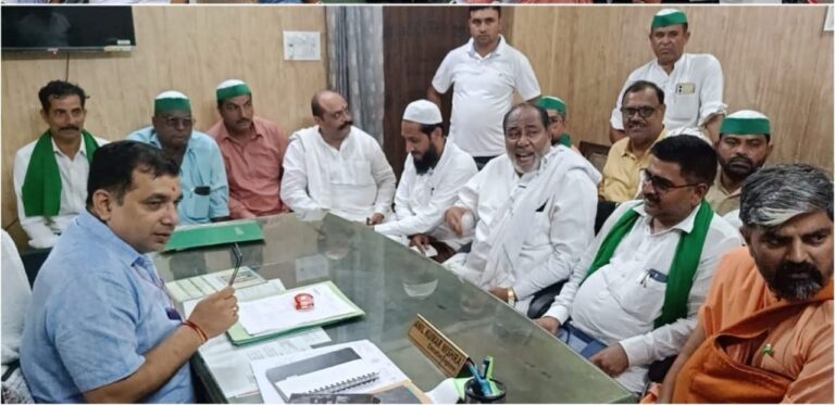 किसानों का उग्र प्रदर्शन: भाकियू रोड़ ने रुड़की में अधिशासी अभियंता कार्यालय का किया घेराव। बिजली कटौती, टूटे खंभे और गलत बिलों से परेशान किसानों ने दी अनिश्चितकालीन धरने की चेतावनी।15 दिन में समस्याओं का समाधान न हुआ तो उग्र आंदोलन की तैयारी, अधिकारियों को सौंपा ज्ञापन