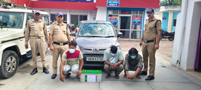 ज्वालापुर पुलिस की शानदार कार्रवाई: सीसीटीवी बैटरी चोरी का खुलासा, तीन शातिर चोर गिरफ्तार, चोरी की बैटरी और i-10 कार बरामद