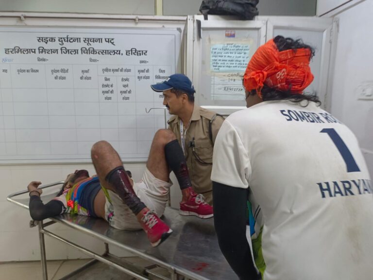“मानवता ही धर्म: हरिद्वार पुलिस ने हादसे में घायल युवक की दिखाई मिसाल योग्य संवेदनशीलता, भीड़ नियंत्रित कर तत्काल निजी वाहन से पहुंचाया अस्पताल, परिजनों को भी दी जानकारी”