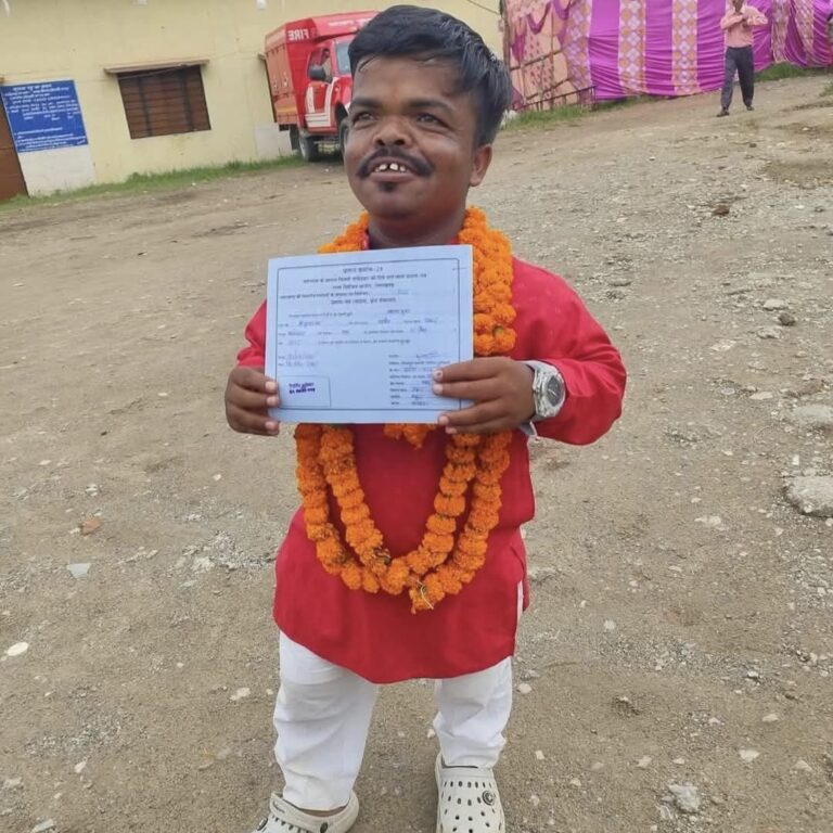 “छोटे कद को बनाया ताकत, हौसले से जीता चुनावी मैदान: बागेश्वर के लछू पहाड़ी ने दिखाया कि जनसेवा, ईमानदारी और संकल्प ही सच्चे नेता की पहचान “