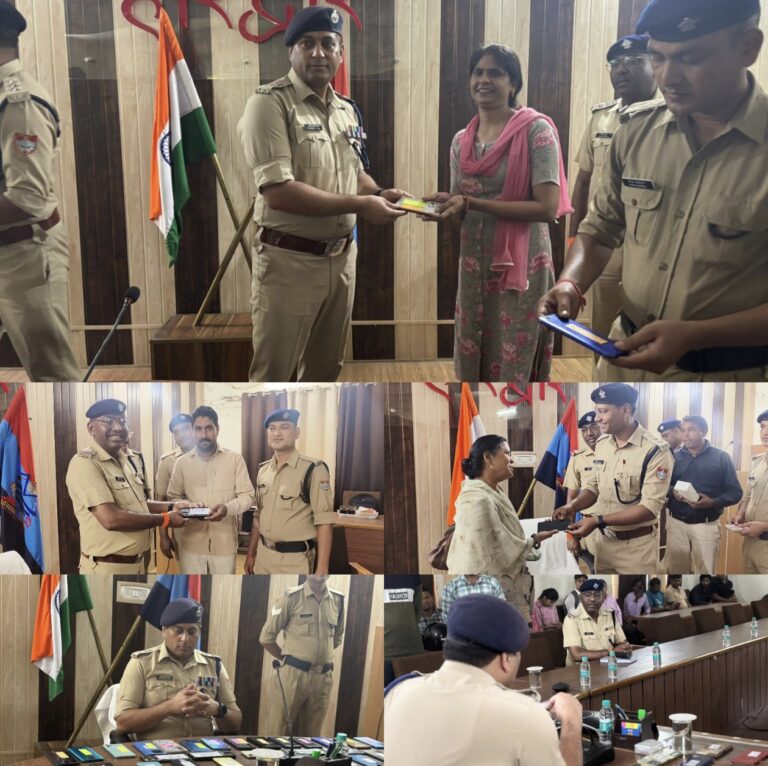 “हरिद्वार पुलिस की तकनीकी महारत से मिली बड़ी सफलता – ₹40 लाख से अधिक के 300 मोबाइल बरामद, बिहार-महाराष्ट्र तक फैली खोज ने लौटाई लोगों की मुस्कान”