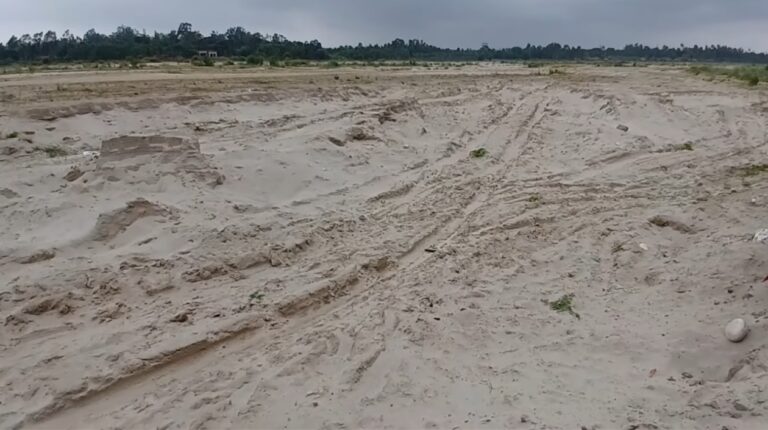 “रतमऊ नदी में रेत की लूट: सुमन नगर बना खनन माफियाओं का गढ़, प्रशासन की आंखों पर पट्टी”