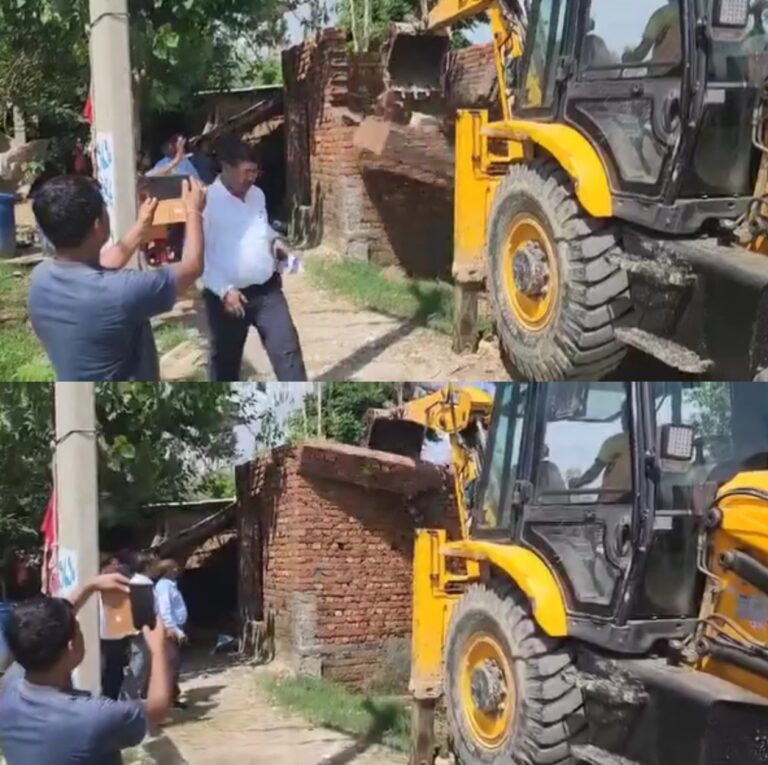 नौकराग्रंट गांव में प्रशासन की बड़ी कार्रवाई: ग्राम समाज की भूमि पर वर्षों से हो रहे अवैध कब्जे को जेसीबी चलवाकर किया गया ध्वस्त, मौके पर मौजूद रहे अधिकारी, पुलिस बल और ग्रामीण