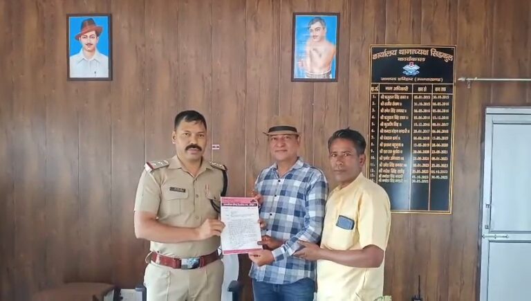 “सिडकुल थानाध्यक्ष मनोहर सिंह भंडारी की तेज़तर्रार कार्रवाई की हर तरफ़ सराहना — युवती हत्याकांड के आरोपी को चंद घंटों में दबोचने पर सभासद दीपक नौटियाल ने ज्ञापन सौंपकर जताया आभार!”