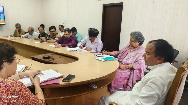 आपदा प्रभावित स्कूलों पर शिक्षा मंत्री सख्त: क्षतिग्रस्त विद्यालयों की सूचना तत्काल कंट्रोल रूम को दें, बच्चों की सुरक्षा व शिक्षा में न हो समझौता – डॉ. धन सिंह रावत