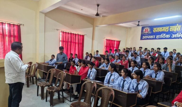 🚀 “राजकमल साइंस एंड मैनेजमेंट कॉलेज में एआई कार्यशाला का धमाकेदार आयोजन : कृत्रिम बुद्धिमत्ता की बारीकियों से रूबरू हुए छात्र-छात्राएं, शिक्षा जगत में नवाचार और भविष्य की तकनीकी क्रांति की ओर उठाया बड़ा कदम” 🚀