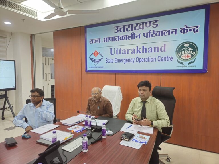 ⛈️ उत्तराखंड में बारिश का रेड–ऑरेंज अलर्ट: जिलों को सतर्क रहने के निर्देश, आपदा प्रबंधन ने कहा– हर स्थिति से निपटने की रखें पूरी तैयारी