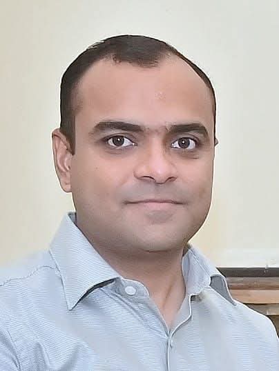 “बारिश से बने जलभराव पर डीएम मयूर दीक्षित सख्त, त्वरित जल निकासी और डेंगू रोकथाम हेतु कीटनाशक छिड़काव के आदेश”