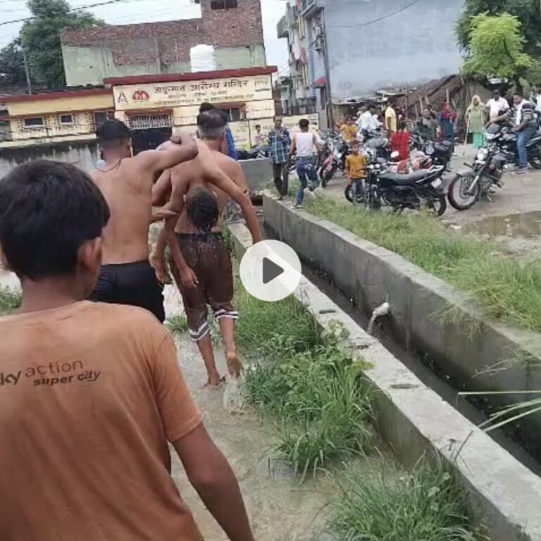 सलेमपुर में अधूरे तालाब ने ली मासूम की जान: हर साल दोहराता है दर्दनाक मंजर, ग्रामीणों ने तालाब की जगह अस्पताल बनाने की उठाई मांग