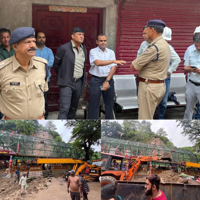 हरिद्वार डीएम और एसएसपी ने भीमगोड़ा स्थित डाट महाकाली मंदिर के पास रेलवे ट्रैक पर गिरे बोल्डर हटाने के कार्यों का किया स्थलीय निरीक्षण, अधिकारियों को सुरक्षा के साथ ट्रैक शीघ्र दुरुस्त करने के निर्देश