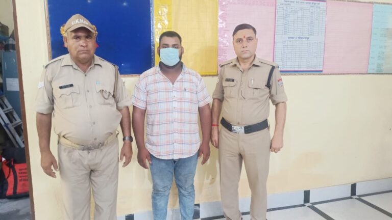 “हरिद्वार पुलिस की बड़ी कार्रवाई: लेन-देन विवाद में फायरिंग कर दहशत फैलाने वाला आरोपी आकाश उर्फ कान्हा अवैध तमंचे सहित धर दबोचा, भेजा जेल”