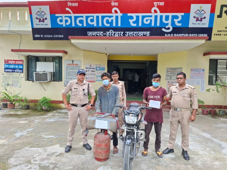 “रानीपुर पुलिस की तेज कार्रवाई: महज घंटों में चोरी के दो शातिर गिरफ्तार, मोबाइल-गैस सिलेंडर-तार और बाइक बरामद”