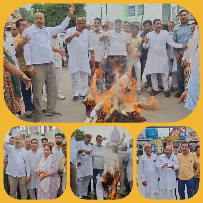 🔥 रुड़की में कांग्रेस का गुस्सा फूटा: “भाजपा का एजेंट” बताकर चुनाव आयोग का पुतला फूंका, फुरकान अहमद और अनुपमा रावत ने दी कड़ी चेतावनी 🔥