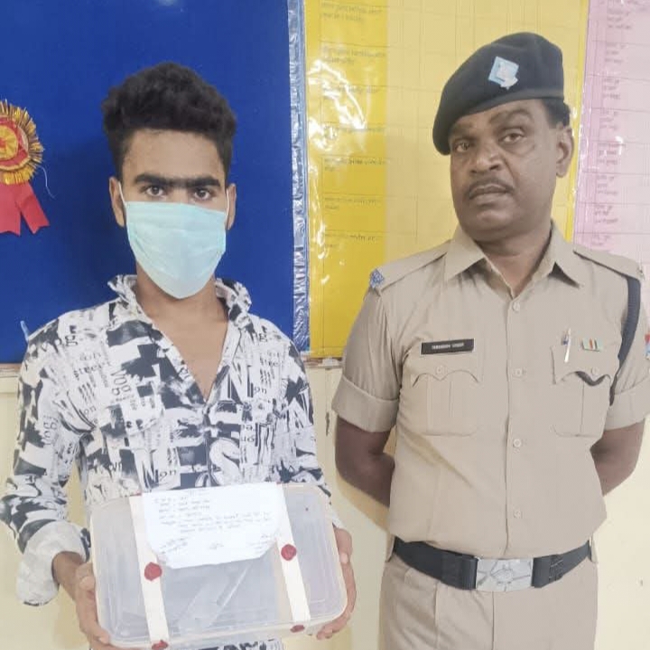👉 “खानपुर पुलिस के हत्थे चढ़ा शौकिया तमंचाधारी, अवैध हथियार संग दबोचा गया समीर उर्फ आशु”