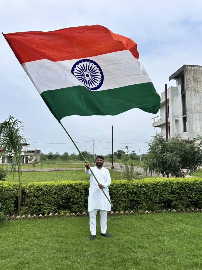 “रोशनाबाद में ध्वजारोहण संग गूँजे जयकारे: मनोज धनगर व साथियों ने 79वें स्वतंत्रता दिवस पर भरी देशभक्ति की हुंकार”