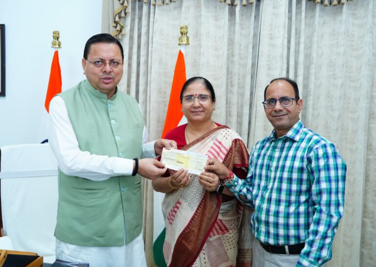 दून विश्वविद्यालय का मानवीय योगदान: कुलपति प्रो. सुरेखा डंगवाल ने सीएम धामी को राहत कोष हेतु एक दिन का वेतन भेंट किया