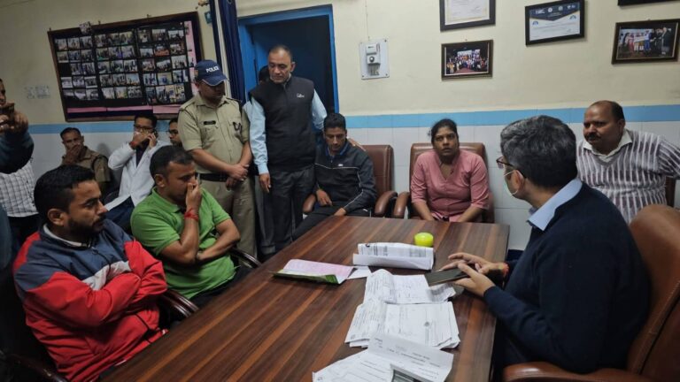 “गोपेश्वर में प्रसव के दौरान महिला की मौत: जिलाधिकारी ने अस्पताल का किया निरीक्षण, निष्पक्ष जांच का दिलाया भरोसा”