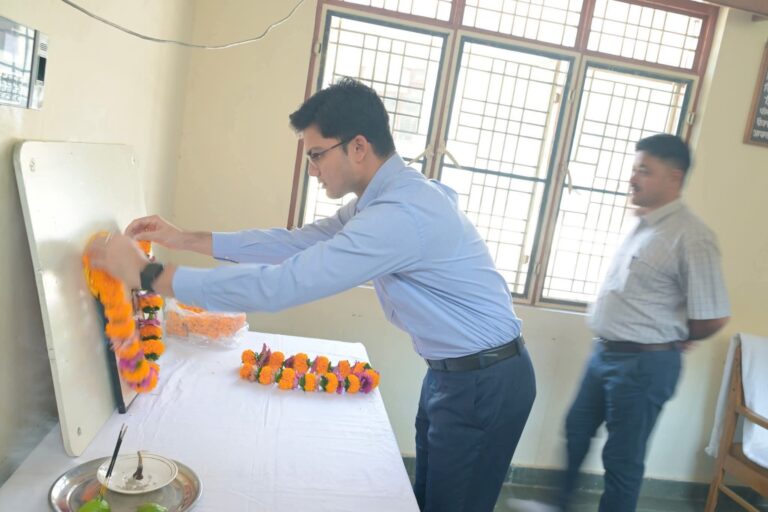 “रुद्रप्रयाग में धूमधाम से मनी पंत जयंती: जिलाधिकारी प्रतीक जैन ने किया भारत रत्न को नमन, युवाओं से सीख लेने का किया आह्वान”