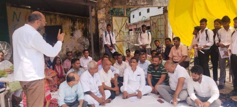 छह माह से वेतन बकाया, डीएवी कॉलेज के कर्मचारी भड़के! सामूहिक अवकाश लेकर अनिश्चितकालीन धरने पर डटे शिक्षक-कर्मचारी। विधायक फुरकान अहमद भी कूदे मैदान में, सरकार पर बरसे ताबड़तोड़!