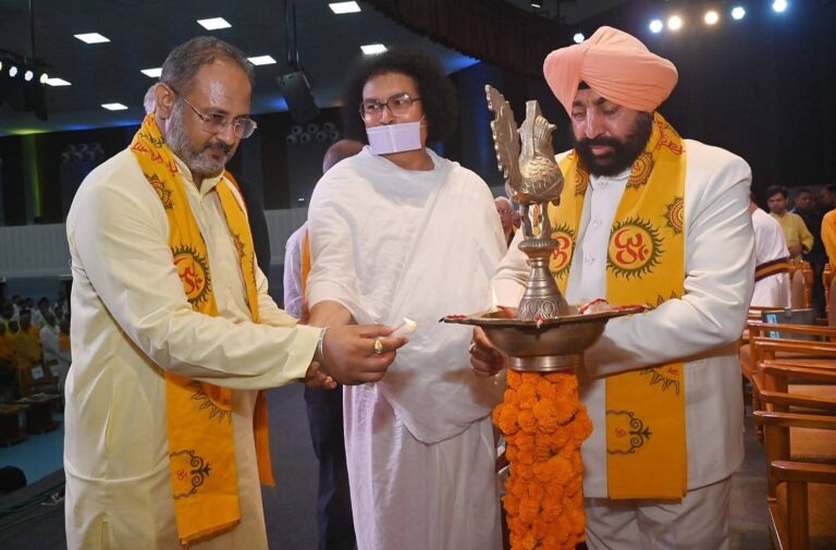 “एआई बनेगा मानवता का मार्गदर्शक: हरिद्वार से गूँजी राज्यपाल की पुकार – नैतिकता, मानवाधिकार और सामाजिक सद्भाव से जोड़ा कृत्रिम बुद्धिमत्ता का भविष्य”