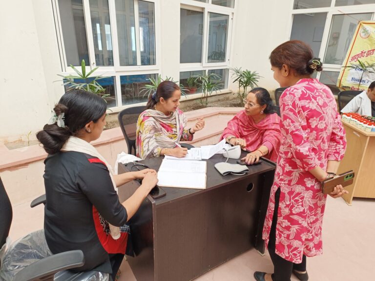 स्वास्थ्य बना प्रकृति का वरदान: यूएसडीएमए में योग-नेचुरोपैथी कार्यशाला और आयुर्वेदिक चिकित्सा कैंप में तनावमुक्त जीवन के सूत्र साझा, विशेषज्ञ बोले– “सही सांस ही है स्वस्थ जीवन की चाबी”