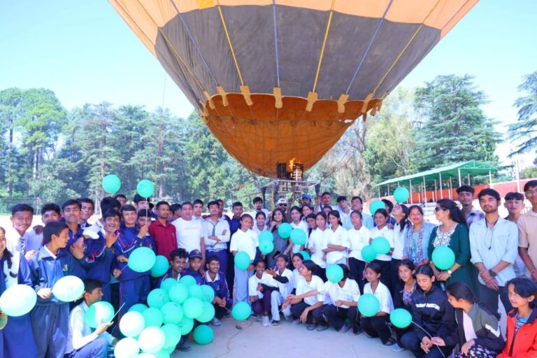 हॉट एयर बैलून संग उड़ान भरता पौड़ी पर्यटन: साइक्लिंग, स्वच्छता रैली और रोमांचक आयोजनों से विश्व पर्यटन दिवस का धमाकेदार आगाज