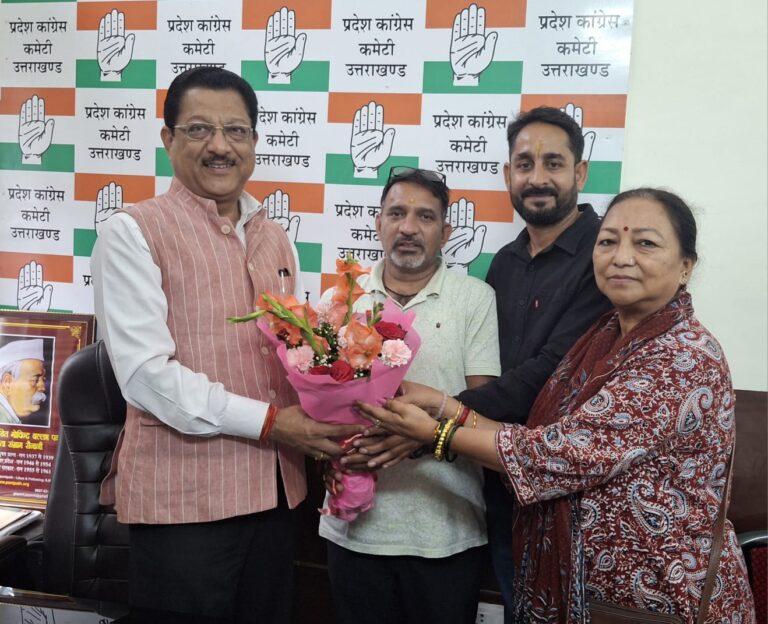 कांग्रेस का परचम लहराया: गोविंद सिंह पुंडीर ने धस्माना को दी जीत की बधाई, विधानसभा चुनाव की तैयारी तेज़