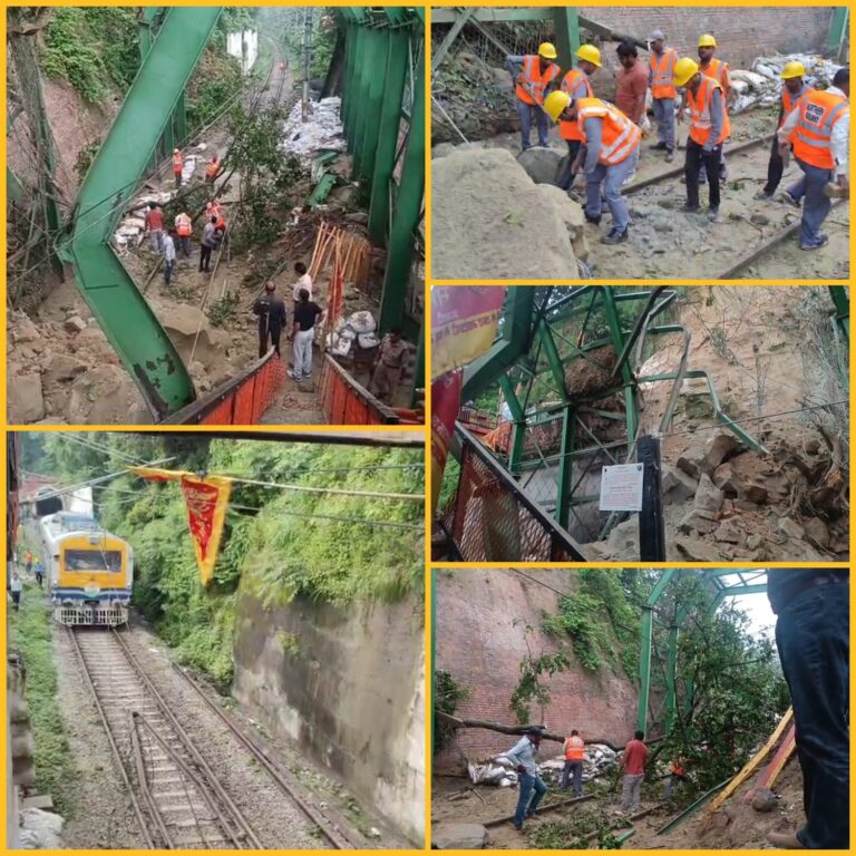 हरिद्वार में काली मंदिर के पास पहाड़ दरका, लोहे की जालियां तोड़कर ट्रैक पर गिरे पत्थर – देहरादून और ऋषिकेश मार्ग पर रेल संचालन पूरी तरह ठप, यात्री स्टेशन पर फंसे